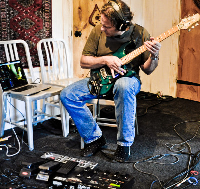 Mark Wingfield recording in Kevin Kastning's studio.